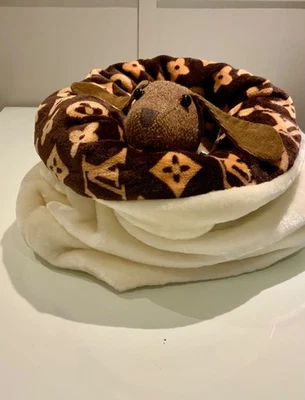 Bolsa de acurrucarse de lujo Chihuahua, cama premium para perros de 2 capas, cama para gatos iglú cueva Foto 1 de 4