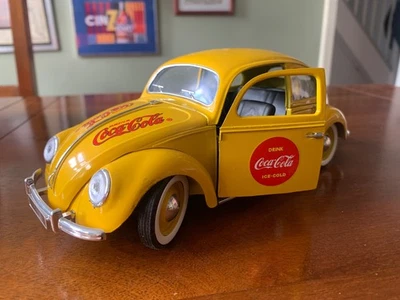 Solido 1:18 scale VW Beetle - Coca-Cola livery - Image 1 of 4