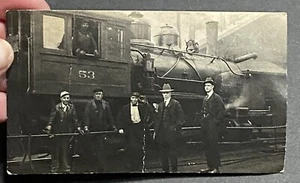 1916 Railroad Crew Engine 53 Train Postcard  - Foto 1 di 10