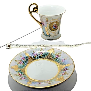 KPM Demitasse Tasse und Untertasse mit romantischem Paar vergoldete Akzente Qualität Teetassen Set - Bild 1 von 9