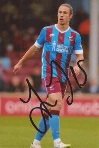 SCUNTHORPE: TOMMY ROWE SIGNED 6x4 ACTION PHOTO+COA - Picture 1 of 1
