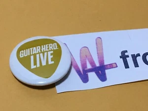 👀ANSEHEN! GUITAR HERO LIVE Promo Pin (weiß)✅RAR🔥KOSTENLOSER VERSAND✈️🙀 - Bild 1 von 4