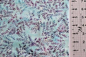 Purple leaves branches on mottled light blue BATIK cotton quilt fabric - SCRAP - Picture 1 of 2