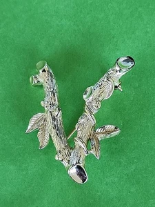 Vtg SARAH COVENTRY Initial Letter V Branch Gold Tone Brooch Monogram Woodland - Picture 1 of 5