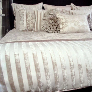 Mirelle Champagne Jacquard Velvet Quilt Cover Set King by Metropolitan - Picture 1 of 3