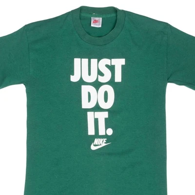 CAMISETA VINTAGE NIKE JUST DO IT VERDE FINALES DE LOS 80 PEQUEÑA HECHA EN EE. UU. Foto 1 de 4