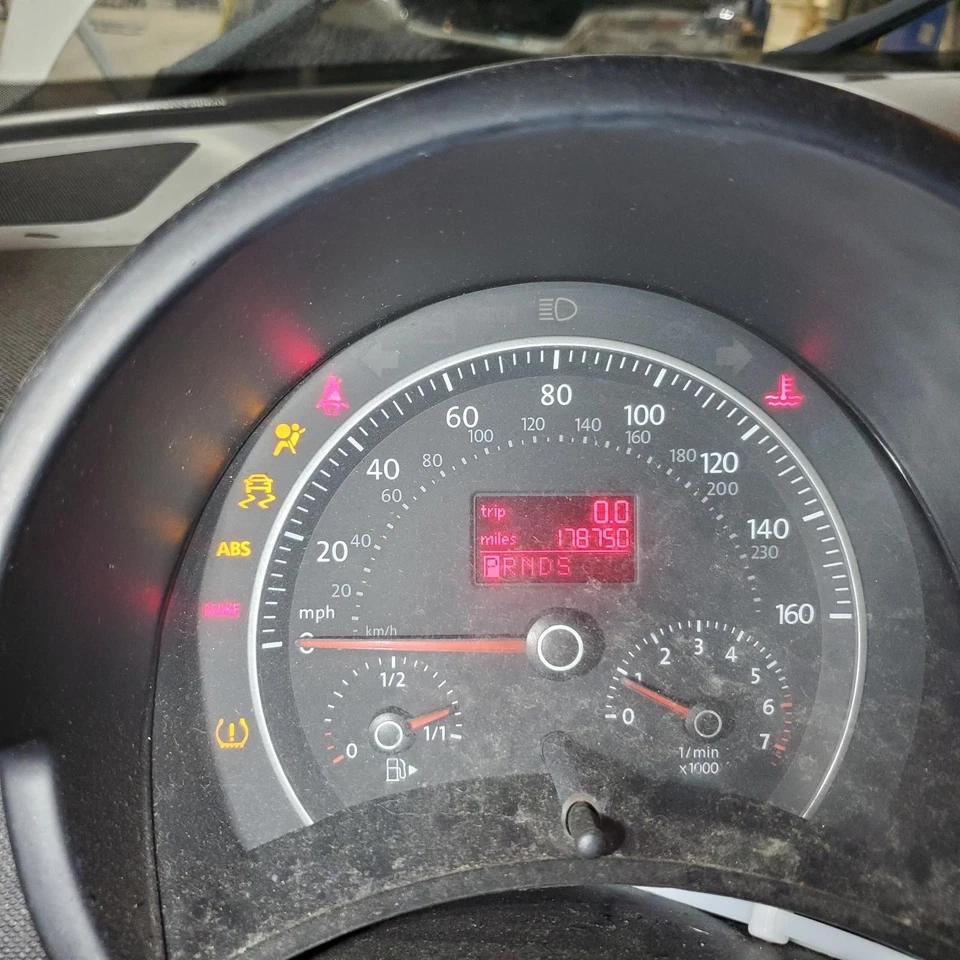 Velocímetro Volkswagen Beetle (cluster), MPH 08 09 - Imagem 1 de 1