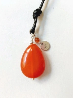 Ciondolo con agata a goccia corniola, argento 925 ematite argentata e cordoncino - Immagine 1 di 4