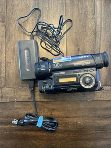 Sony Handycam CCD-TR416 vintage Video 8 camcorder w/ Charger Tested - Picture 1 of 8
