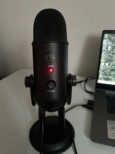 Blue Yeti Blackout USB Condenser Microphone - Picture 1 of 1