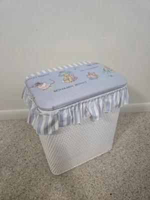 RARE! VINTAGE BADGER BEATRIX POTTER CHILDS VINYL WICKER LAUNDRY HAMPER FLIP TOP - Image 1 of 4