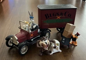 Vintage ERTL Collectibles Warner Brothers 2000 Bugs Bunny 1918 Ford Moving Truck - Picture 1 of 5