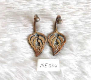 Juego de 2 ganchos de pared antiguos de latón ornamentado floral hecho a mano vintage de 1930 ME354 - Imagen 1 de 6
