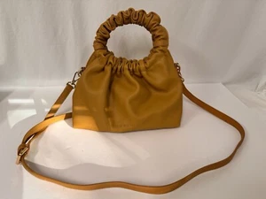 Bolso de Mano Melie Bianco Andy Cuero Vegano Bandolera Color Tostado - Imagen 1 de 11