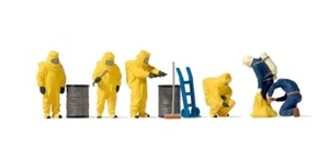 HO Preiser 10733 Firemen / Firefighter Figures in YELLOW HAZMAT Suits w/Barrels - Picture 1 of 2