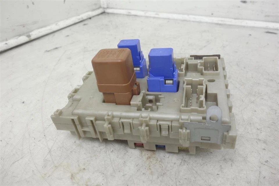 Nissan Máxima 2000-2003 cabina interior caja de fusibles 24350-3Y300 Foto 1 de 4