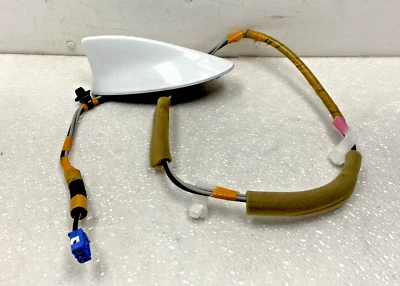 Antena de radio blanca con aleta de tiburón techo 13-15 Lexus GS350 GS450h PO25 Foto 1 de 4