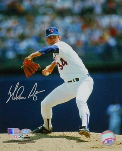 Nolan Ryan foto autografata TX Rangers 8x10 lancio - AIV Holo / Ryan Holo *Sil - Foto 1 di 6