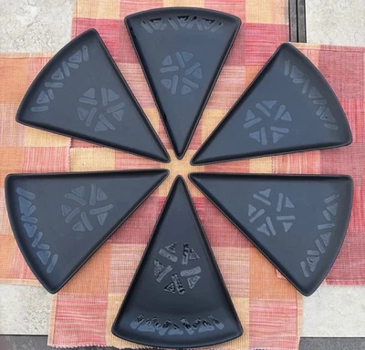 Juego de 6 platos triangulares para rebanadas de pizza Pfaltzgraff Midnight Sun negros Foto 1 de 3
