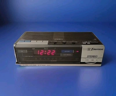 Reloj despertador digital vintage Emerson y radio estéreo AM/FM modelo RES5242  Foto 1 de 4