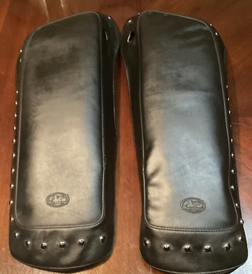 Mustang - 77624 - Cubiertas de tapa de alforja, tachuelas negras Harley Davidson 2014 arriba  Foto 1 de 4