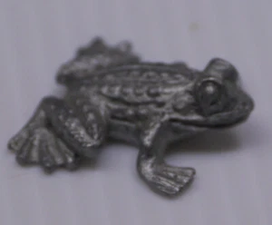 VINTAGE HUDSON PEWTER MINIATURE FROG, TOAD FIGURINE, USA, WILSON - Picture 1 of 3