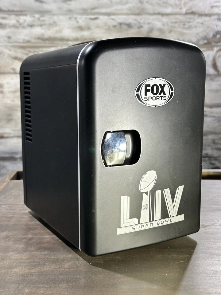 Mini nevera deportiva Fox exclusiva Chefman Super Bowl LIV enfría calienta RJ48-Negro Foto 1 de 4