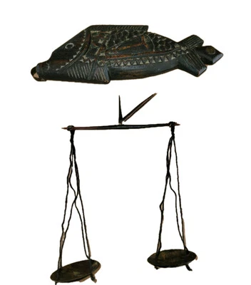 Antigua escala de opio de pescado birmano rara tallada a mano del siglo XIX Foto 1 de 4