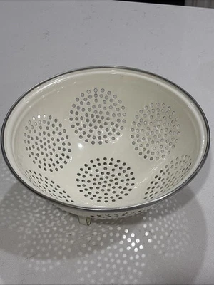 Vintage Enamelware 3 Footed Colander Strainer Off White / Biege 9.5”. EUC!! - Image 1 of 4