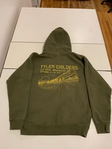 Sudadera con Capucha Tyler Childers Mediana Verde Rojo Rocas Anfiteatro Tour Merch Country EE. UU. - Imagen 1 de 12