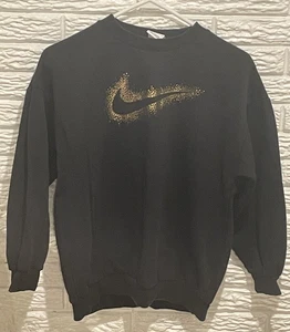Sudadera negra Center Swoosh contorno dorado brillante para mujer grande (se adapta a la mediana - Imagen 1 de 11
