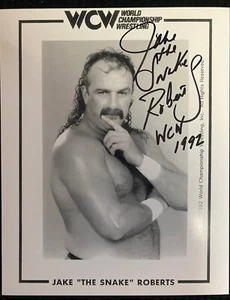 FIRMADO JAKE "LA SERPIENTE" ROBERTS 8x10! ¡PROMOCIÓN WCW! BILL WATTS! STING! LUCHA LIBRE - Imagen 1 de 1