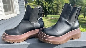 Urban Outfitters Betty Treaded Chelsea Boot Black Brown Women's Size 8 - Picture 1 of 8