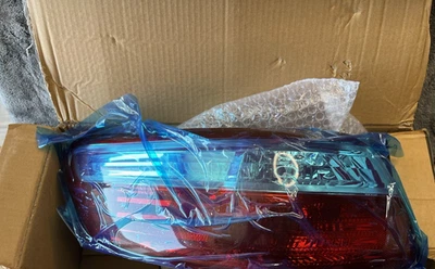 Luz trasera lámpara de freno exterior izquierda lado del conductor para Toyota Camry 2007-2009 Foto 1 de 4