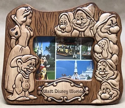 DE COLECCIÓN BLANCO COMO LA NIEVE SIETE ENANITOS MARCO DE MADERA TALLADA WALT DISNEY WORLD POSTAL Foto 1 de 4