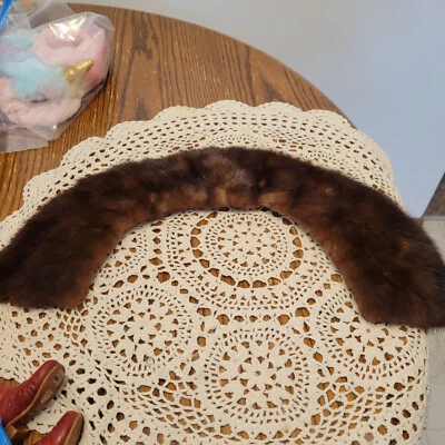 Coleira de pele de vison genuína vintage peça 21,5 pol.  Marrom - Imagem 1 de 3