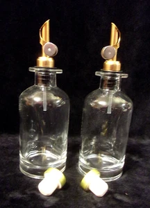 NWOT CLEAR GLASS OIL and VINEGAR BOTTLE SET with Drizzle Spouts AND Stoppers - Picture 1 of 12