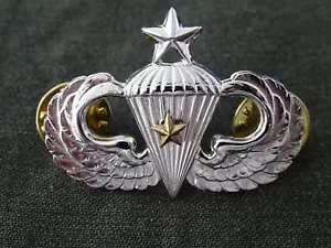 A22-47) Insignia aerotransportada del Ejército Aerotransportado de Paracaidista de Combate Original de EE. UU. 1er Premio - Imagen 1 de 3