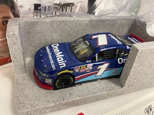 NEW 1:24 Action Elliott Sadler #1 OneMain Financial 2017 Camaro SIGNED 108/517 - Picture 1 of 9