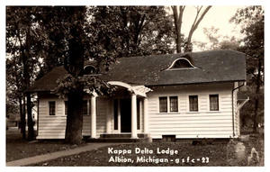 ALBION, MICHIGAN - KAPPA DELTA SCHWESTERNSCHAFT LODGE - ALTE ECHTFOTO POSTKARTE - Bild 1 von 2