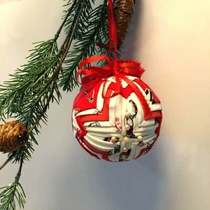 Handmade Christmas Ornament, Ga Bulldog, Quilted design. Measures 4". c-1 - Picture 1 of 5