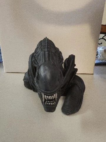 Diamond Select Toys Avp Alien Warrior Piggy Bust Coin Figure Bank Thinkgeek Cover
