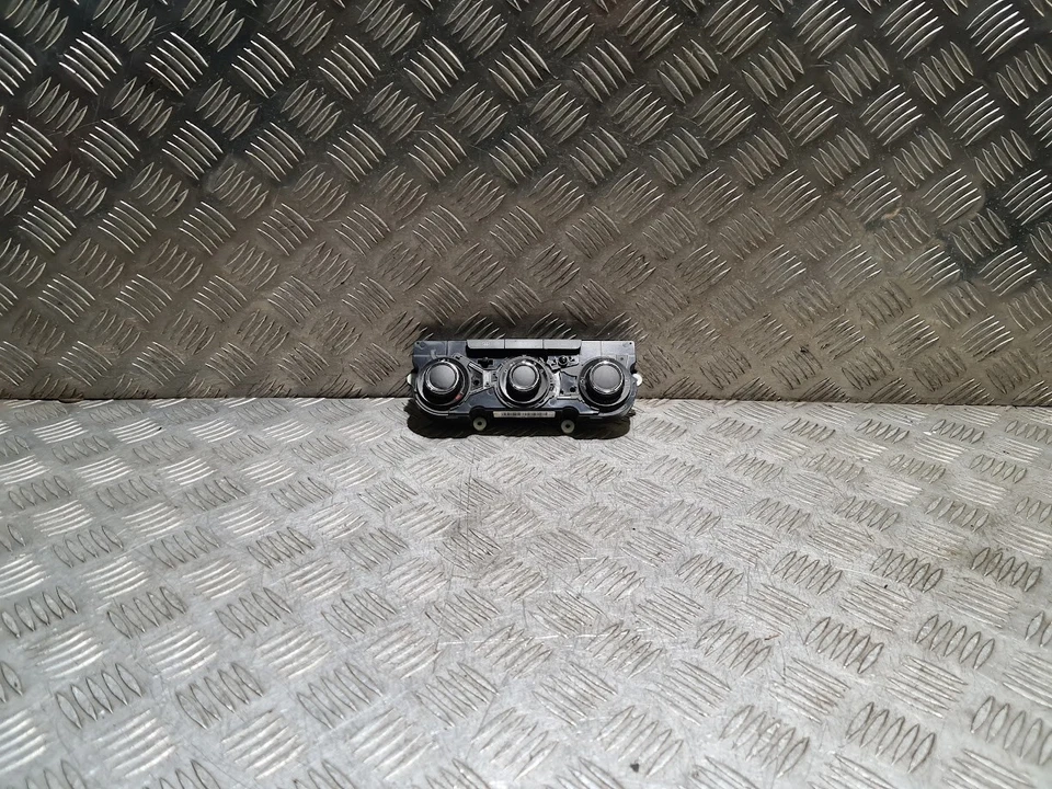 Skoda Superb Heater Control Module Panel A/C Switch 3T 2015 OEM 3T0820047AK - Image 1 of 4