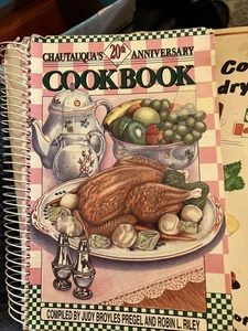 Chautauqua's 20th Anniversary Cookbook 1992 National Association Baptist Senior - Bild 1 von 5