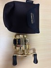 Mulinello Shimano 21 Calcutta Conquest 100 destro Baitcasting senza scatola