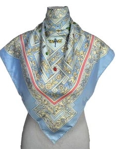 Bufanda de seda Hermes joyaux de lete Carre 90 azul claro sin caja usada. - Imagen 1 de 8