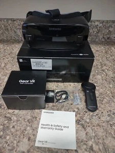 Samsung Gear VR With Controller - Complete - Powered by Oculus - Picture 1 of 8