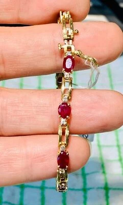 Brazalete de tenis para mujer enchapado en oro amarillo de 14 quilates creado en laboratorio rubí rojo corte ovalado 4 quilates Foto 1 de 3
