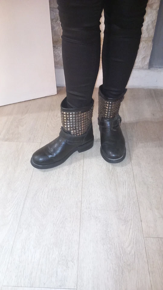 BOOTS ASH EN CUIR NOIR CLOUTEES T38  - Photo 1/4