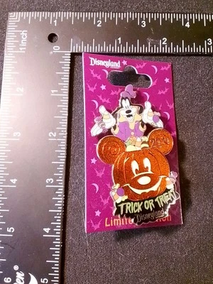 Disney Disneyland Pin Trick or Treat 2010 Goofy Pin Limited Edition LE1000 - Изображение 1 из 4